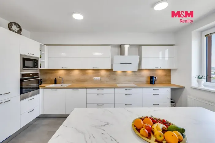 Prodej bytu 4+kk, Králův Dvůr - Levín, Na Lucberku, 141 m2