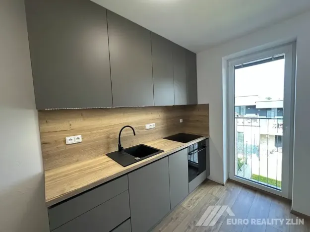 Pronájem bytu 1+kk, Zlín, Pod Hradem I, 29 m2
