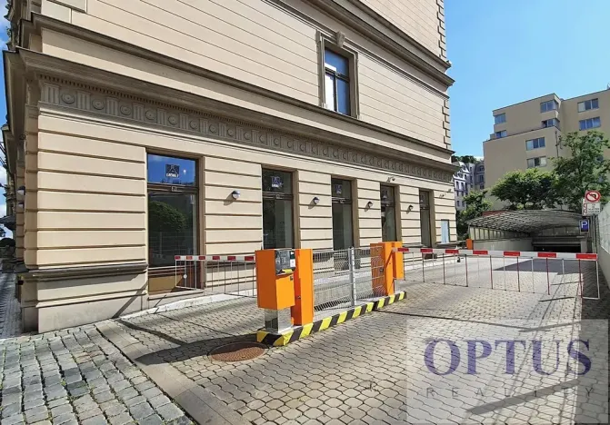 Pronájem garážového stání, Praha - Vinohrady, U Zvonařky, 13 m2