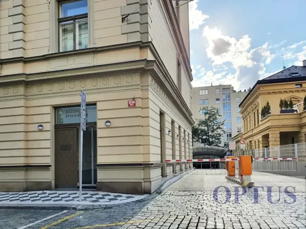 Pronájem garážového stání, Praha - Vinohrady, U Zvonařky, 13 m2
