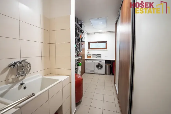 Prodej rodinného domu, Holubice, 240 m2