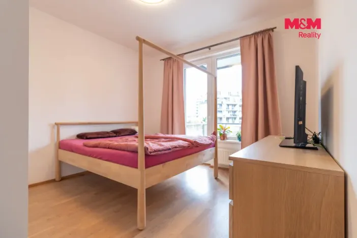 Pronájem bytu 2+kk, Praha - Hloubětín, Waltariho, 49 m2