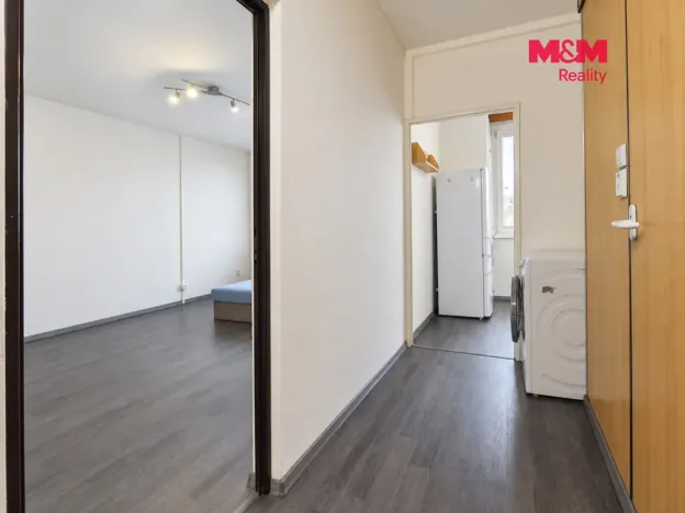 Pronájem bytu 1+1, Hradec Králové - Třebeš, třída Edvarda Beneše, 42 m2