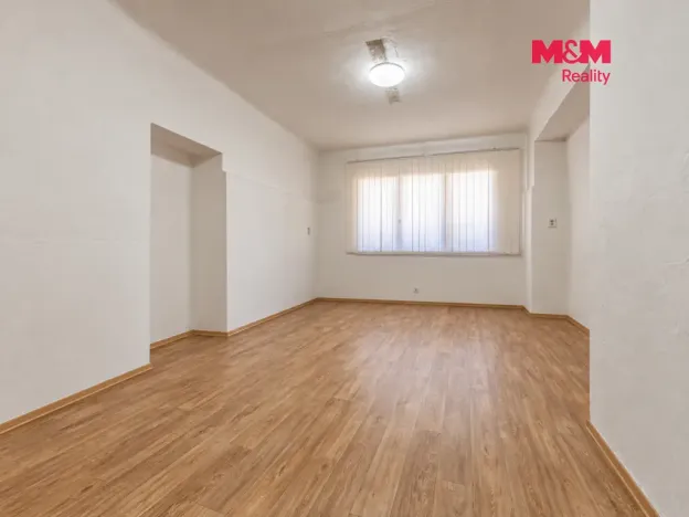 Pronájem obchodního prostoru, Votice, Komenského nám., 120 m2