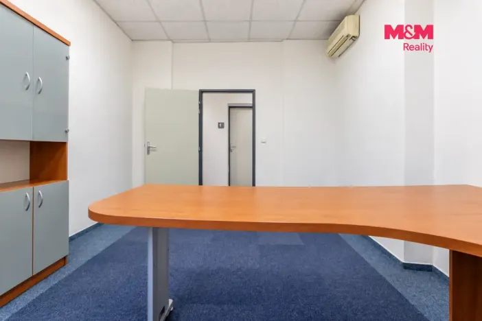 Prodej obchodního prostoru, Otrokovice, Tylova, 750 m2