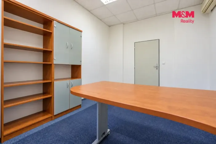 Prodej obchodního prostoru, Otrokovice, Tylova, 750 m2