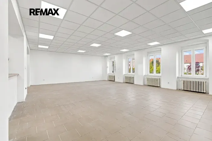 Pronájem obchodního prostoru, Přeštice, Masarykovo nám., 171 m2