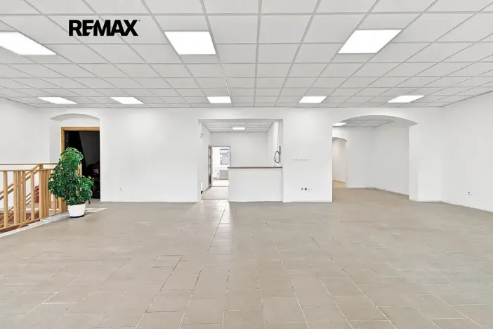 Pronájem obchodního prostoru, Přeštice, Masarykovo nám., 171 m2