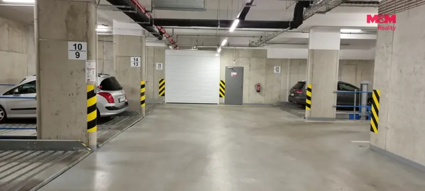 Prodej garážového stání, Praha, V jehličí, 12 m2