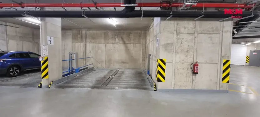 Prodej garážového stání, Praha, V jehličí, 12 m2