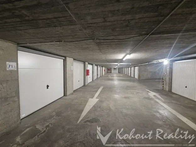 Pronájem garáže, Praha - Strašnice, Štěchovická, 16 m2
