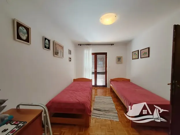 Prodej vícegeneračního domu, Njivice, Chorvatsko, 130 m2