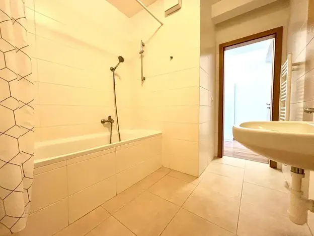 Pronájem bytu 3+kk, Praha - Karlín, Křižíkova, 73 m2