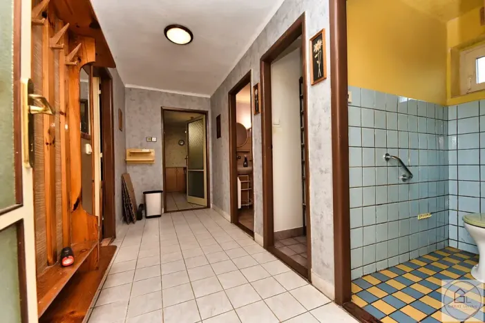Prodej rodinného domu, Černuc, 240 m2