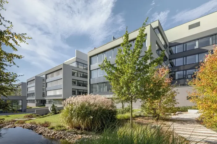 Pronájem kanceláře, Praha - Stodůlky, náměstí Junkových, 2000 m2