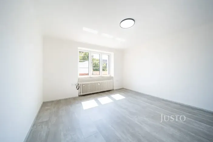 Pronájem bytu 2+1, Třeboň, Nádražní, 56 m2