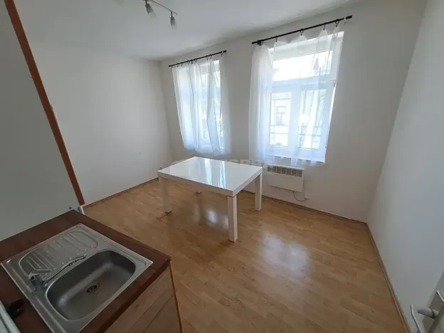Pronájem bytu 2+1, Praha - Břevnov, Šlikova, 70 m2