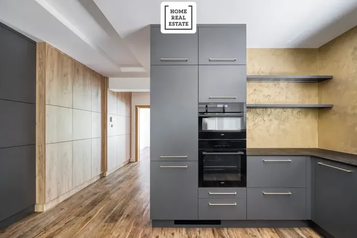 Prodej bytu 4+kk, Karlovy Vary, Šumavská, 171 m2