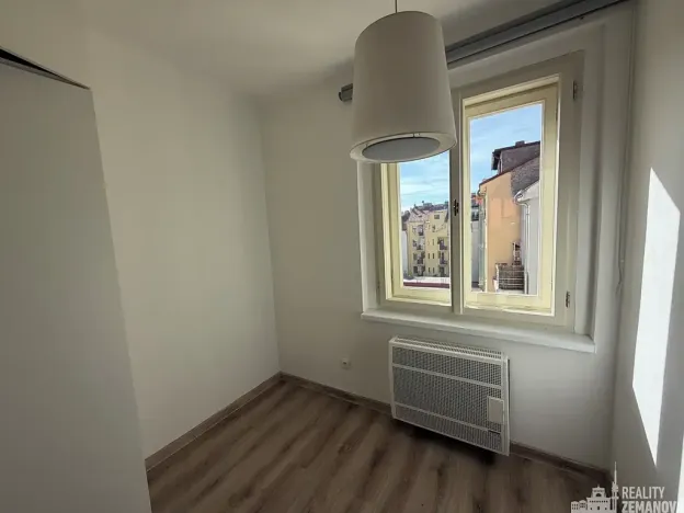 Pronájem bytu 1+1, Praha - Vinohrady, Řipská, 40 m2