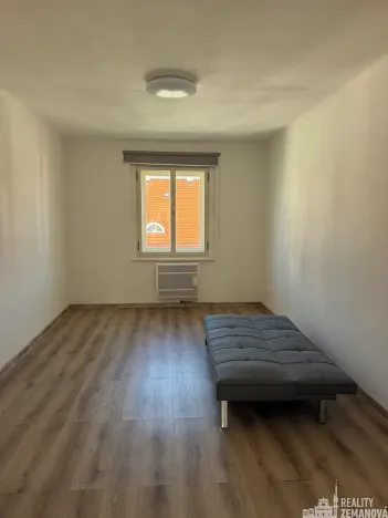 Pronájem bytu 1+1, Praha - Vinohrady, Řipská, 40 m2