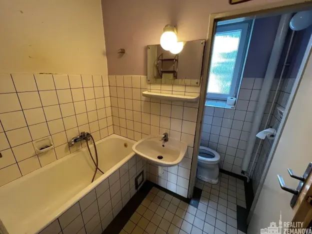Pronájem bytu 3+1, Praha - Podolí, Dvorecká, 68 m2