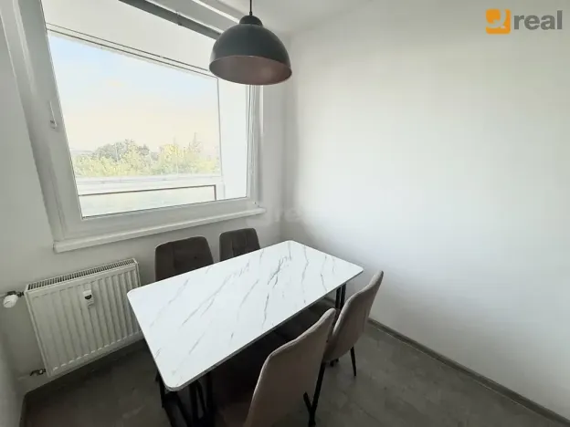 Pronájem bytu 3+1, Praha - Petrovice, Rezlerova, 73 m2