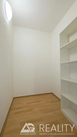 Pronájem bytu 3+1, Praha - Dejvice, Krohova, 76 m2