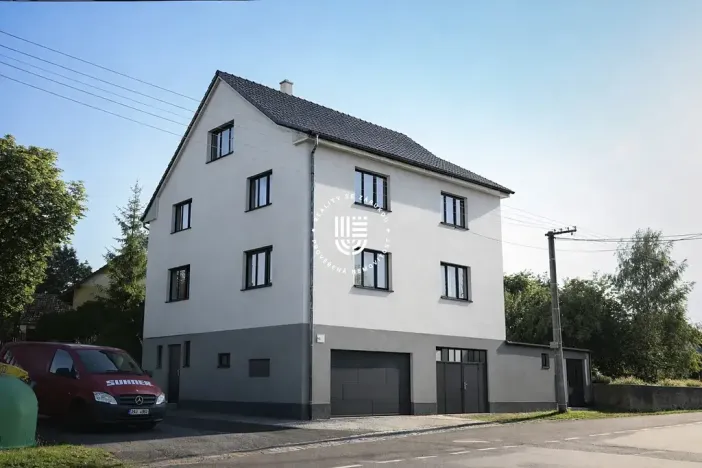 Prodej vícegeneračního domu, Jesenice, 383 m2