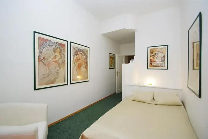 Pronájem bytu 3+kk, Praha - Nové Město, Odborů, 80 m2