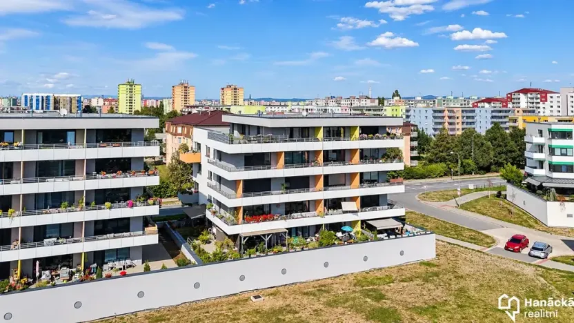 Pronájem bytu 2+kk, Olomouc, Slavonínská, 59 m2
