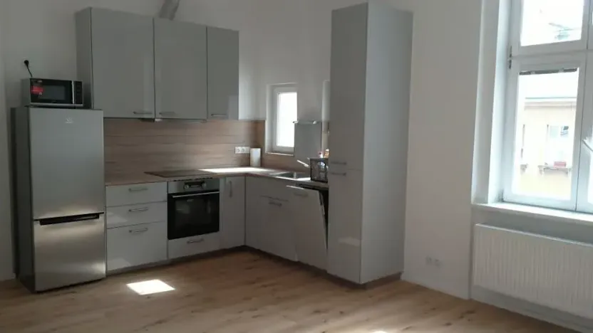 Pronájem bytu 2+kk, Praha - Karlín, Pobřežní, 50 m2