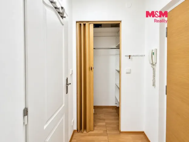 Pronájem bytu 1+kk, Hradec Králové - Slezské Předměstí, Severní, 27 m2