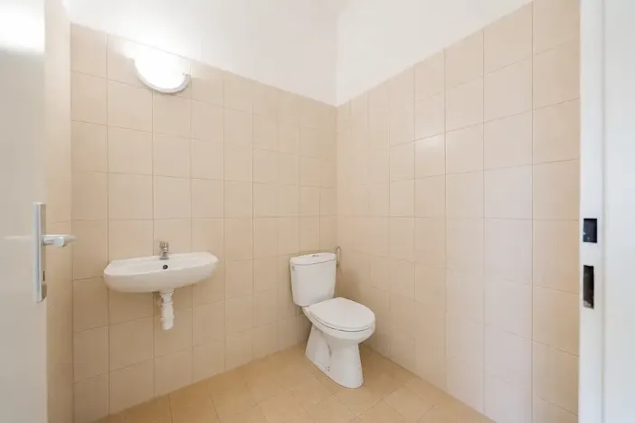 Prodej obchodního prostoru, Kamenice, 1737 m2