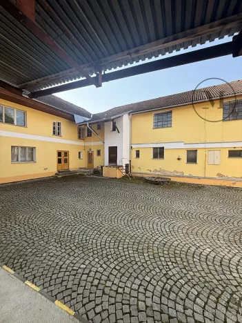 Pronájem výrobních prostor, Netolice, Mírové Náměstí, 500 m2