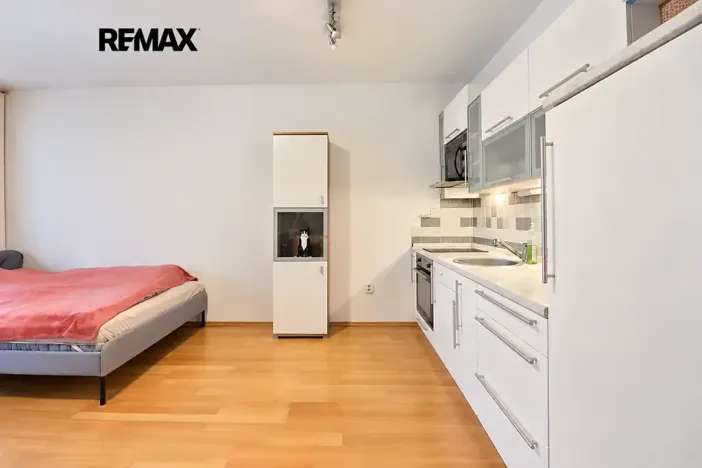 Prodej bytu 1+kk, Praha - Strašnice, Názovská, 35 m2