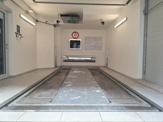 Pronájem garážového stání, Praha - Vyšehrad, Neklanova, 15 m2