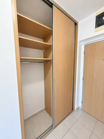 Pronájem bytu 1+kk, Praha - Podolí, Dvorecká, 43 m2