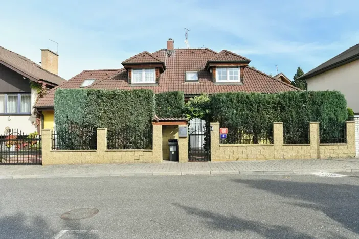 Pronájem rodinného domu, Praha - Štěrboholy, K valu, 220 m2