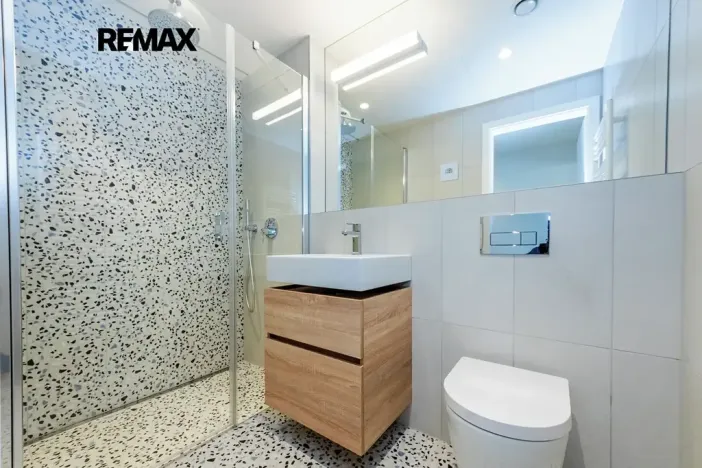 Pronájem bytu 1+kk, Praha - Radlice, U Komína, 37 m2