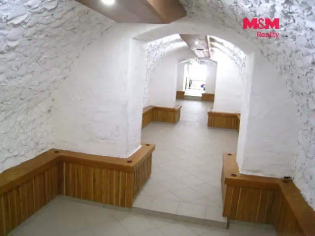 Prodej obchodního prostoru, Frenštát pod Radhoštěm, nám. Míru, 900 m2