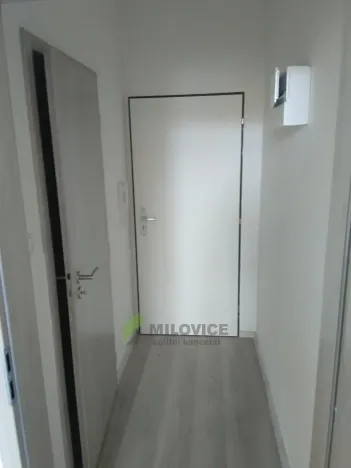 Pronájem bytu 1+kk, Milovice, Slepá, 26 m2
