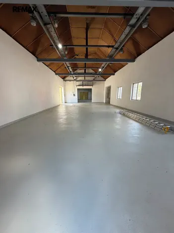 Pronájem skladu, Veleň, K Cihelně, 300 m2
