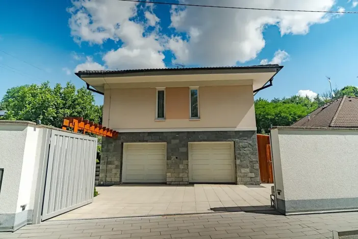 Pronájem rodinného domu, Benátky, 241 m2
