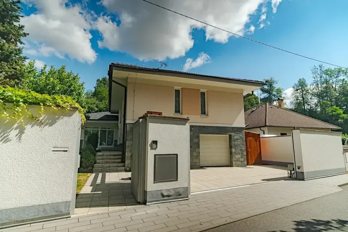 Pronájem rodinného domu, Benátky, 241 m2