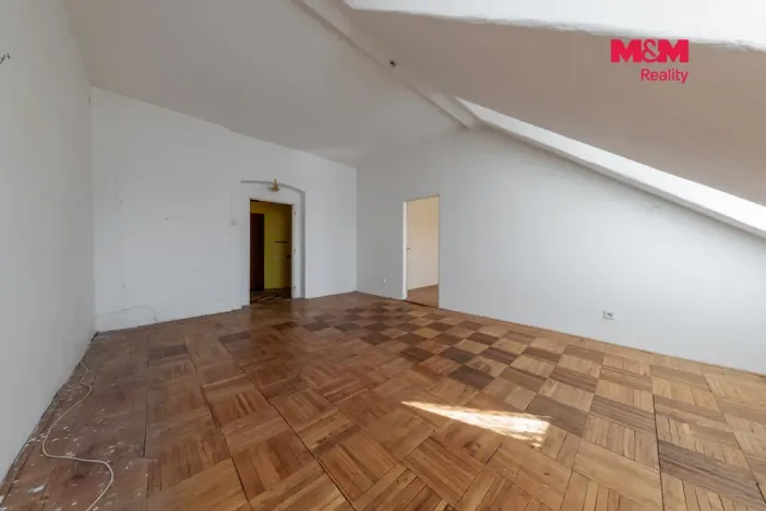 Prodej bytu 4+1, Karlovy Vary, Wolkerova, 146 m2