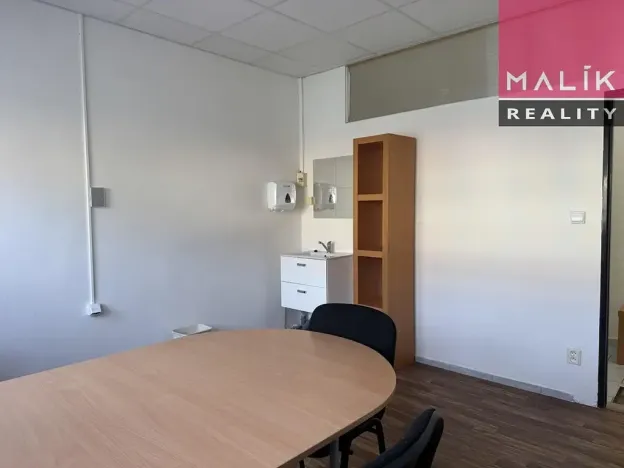 Pronájem kanceláře, Ostrov, Hlavní třída, 12 m2