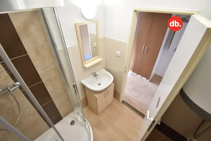 Pronájem bytu 1+1, Karlovy Vary, K Linhartu, 35 m2
