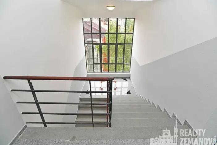 Pronájem bytu 1+kk, Praha - Vinohrady, Řipská, 30 m2