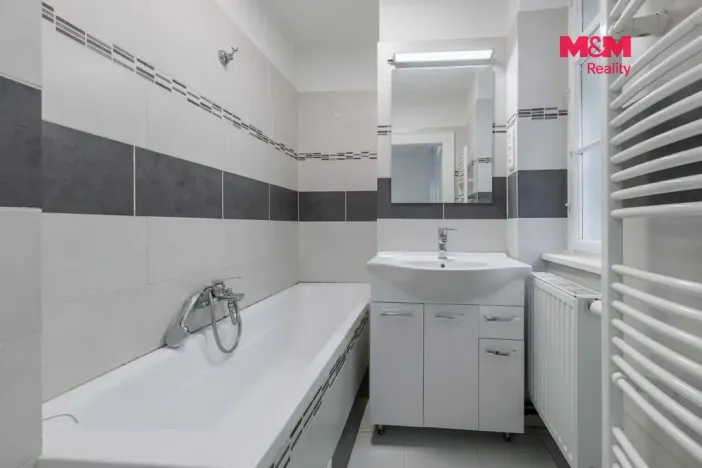Prodej bytu 2+1, Karlovy Vary, Moskevská, 58 m2