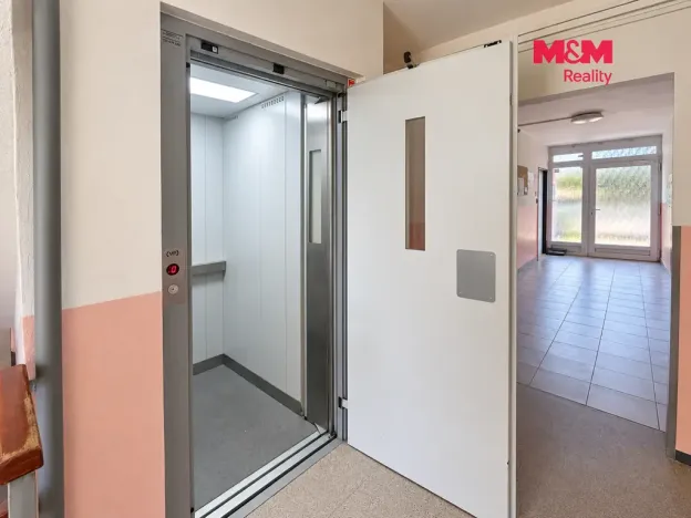 Pronájem bytu 2+kk, Praha - Horní Počernice, Komárovská, 49 m2